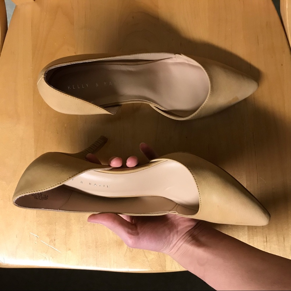 Sexy nude/tan pointed toe heels